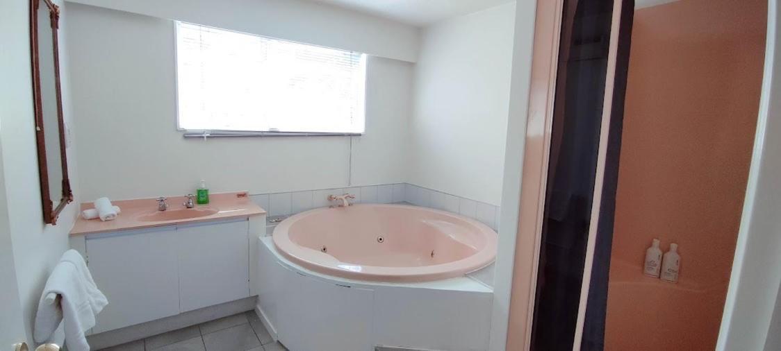 Spacious Home With Awesome Lake Views Queenstown Zewnętrze zdjęcie